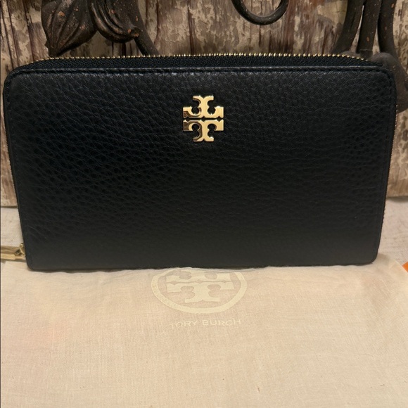 Tory Burch Black Wallet with Gold Logo - Picture 1 of 5